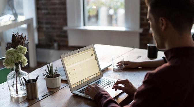 Trik Tetap Semangat Kerja Meski Sudah Lewati Jam Kantor